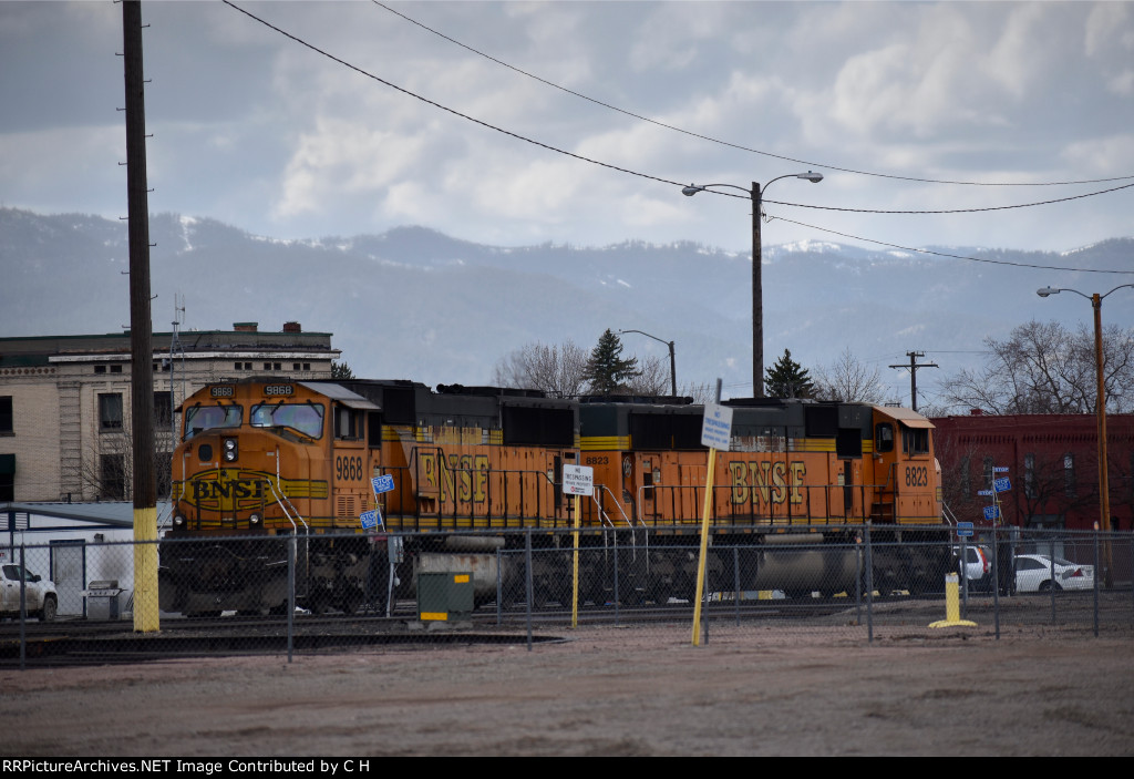 BNSF 9868/8823